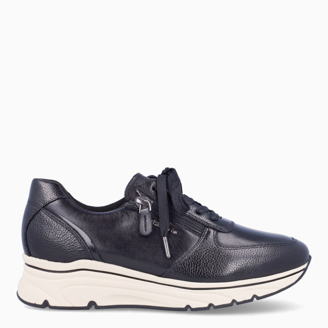 Deportivas de la marca Tamaris, modelo 237. Exterior en piel colo negro con detalle de cremallera. Interior de las deportivas en piel color negro con plantilla acolchada y extraíble para máxima comodidad. Cierre de las deportivas con cordones y suela con 3cm de altura. Estas deportivas Tamaris 237 son un complemento ideal para tu día a día. No pueden faltar en tu armario