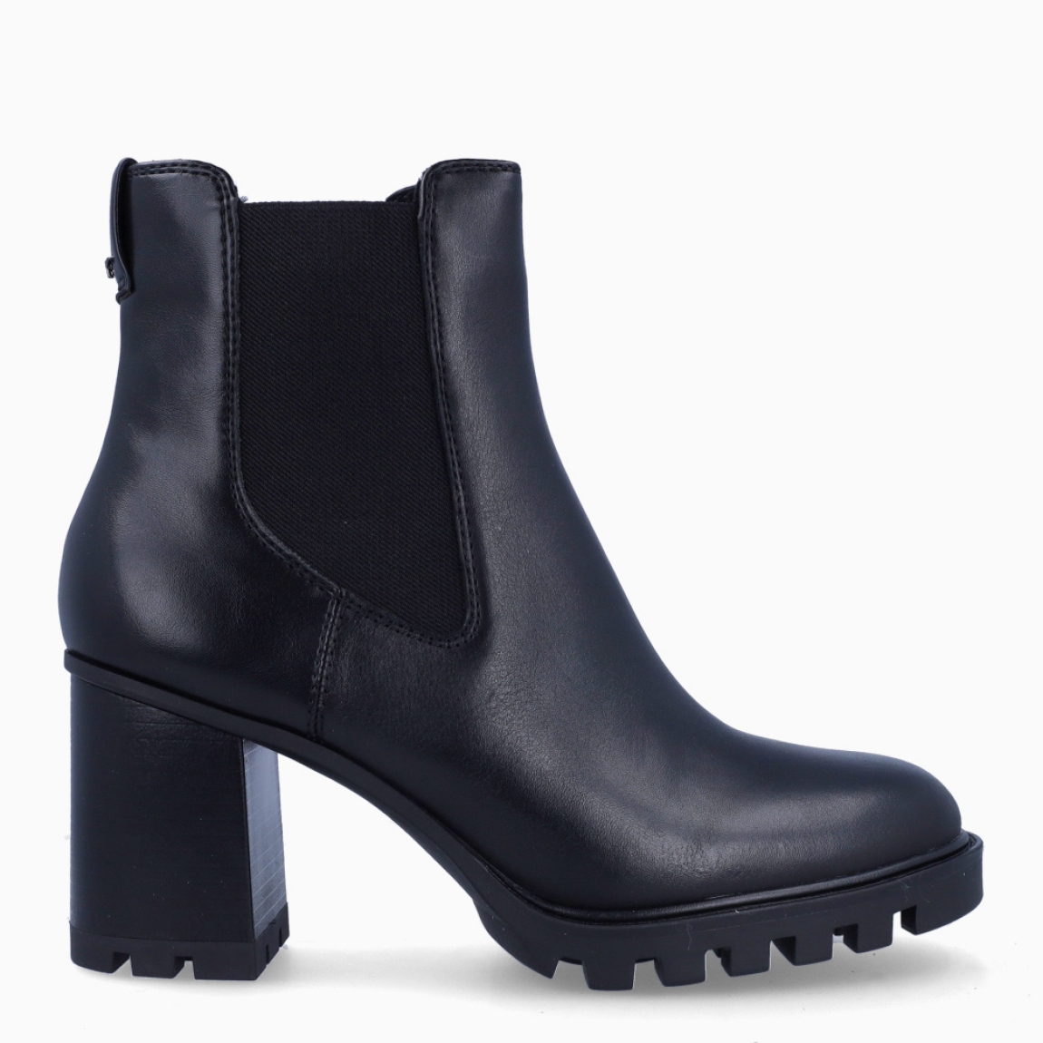 Botines de la marca Tamaris, modelo ALONDRA. Exterior en piel color negro con punta redonda. Interior en piel color negro. Botines con cierre de gomas elásticas y suela dentada con 7cm de altura. Estos botines Tamaris ALONDRA son ideales para elevar tus looks! un clásico que no debe faltar en tu armario!