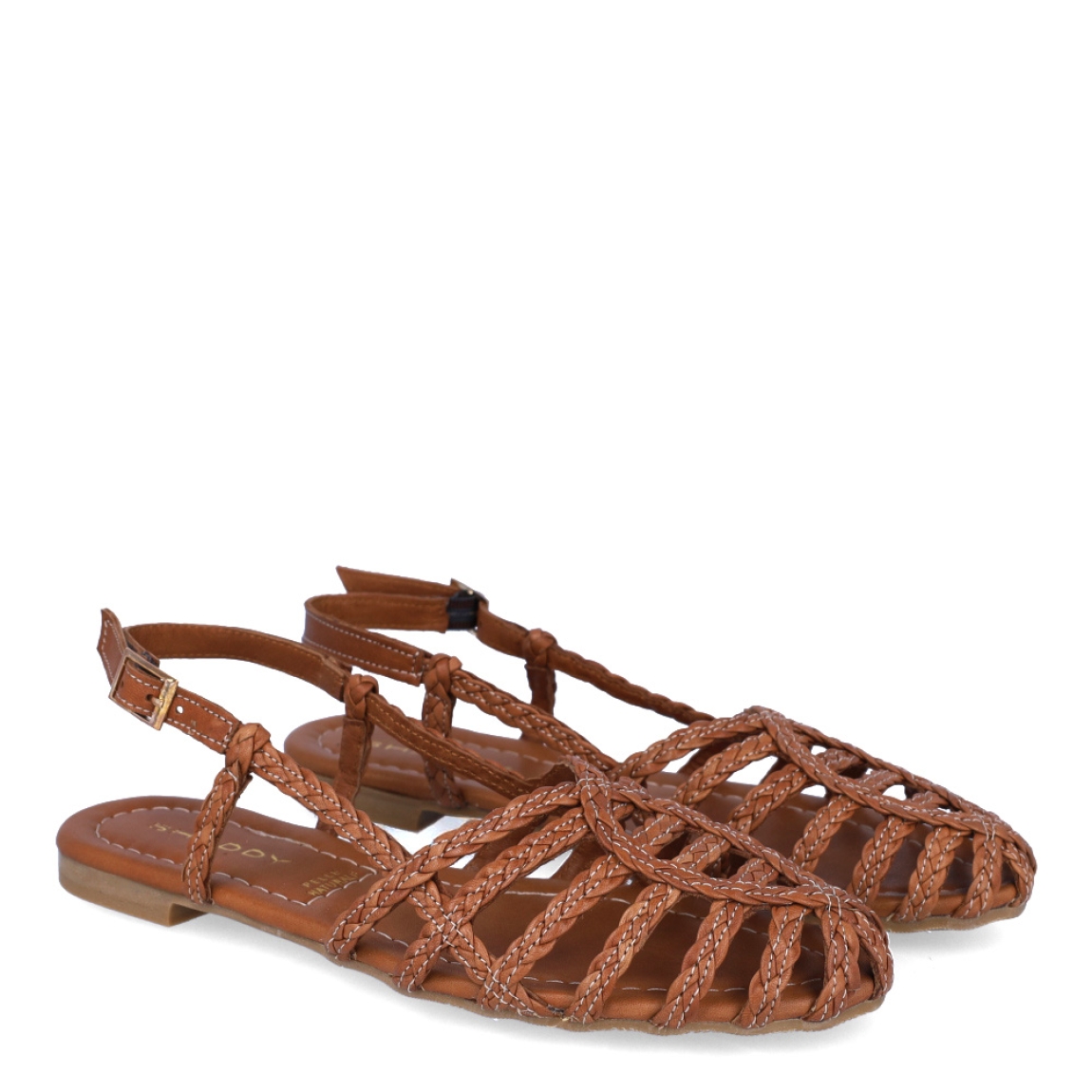 Sandalias de tiras cruzadas de la marca Itse, modelo ISIS. Exterior en piel trenzada color marrón con punta redonda. Interior en piel color marrón. Cierre de sandalias con hebilla en tobillo y suela plana. Estas sandalias Itse ISIS son un complemento ideal de comodidad y estilo!