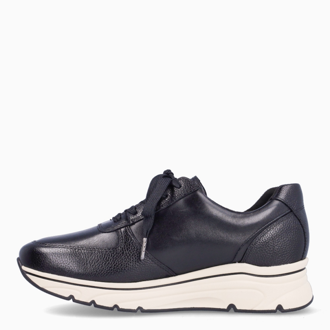 Deportivas de la marca Tamaris, modelo 237. Exterior en piel colo negro con detalle de cremallera. Interior de las deportivas en piel color negro con plantilla acolchada y extraíble para máxima comodidad. Cierre de las deportivas con cordones y suela con 3cm de altura. Estas deportivas Tamaris 237 son un complemento ideal para tu día a día. No pueden faltar en tu armario