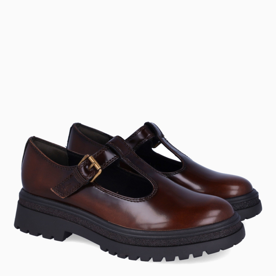 Merceditas de la marca Tamaris, modelo ELOISA. Exterior en charol color marrón con punta redonda. Interior en piel color negro. Cierre de merceditas Tamaris con hebilla en pala. Merceditas con suela dentada de 3cm de altura. Estas merceditas ELOSA Tamaris con unas clásicas, ideales para tus looks del día a día!