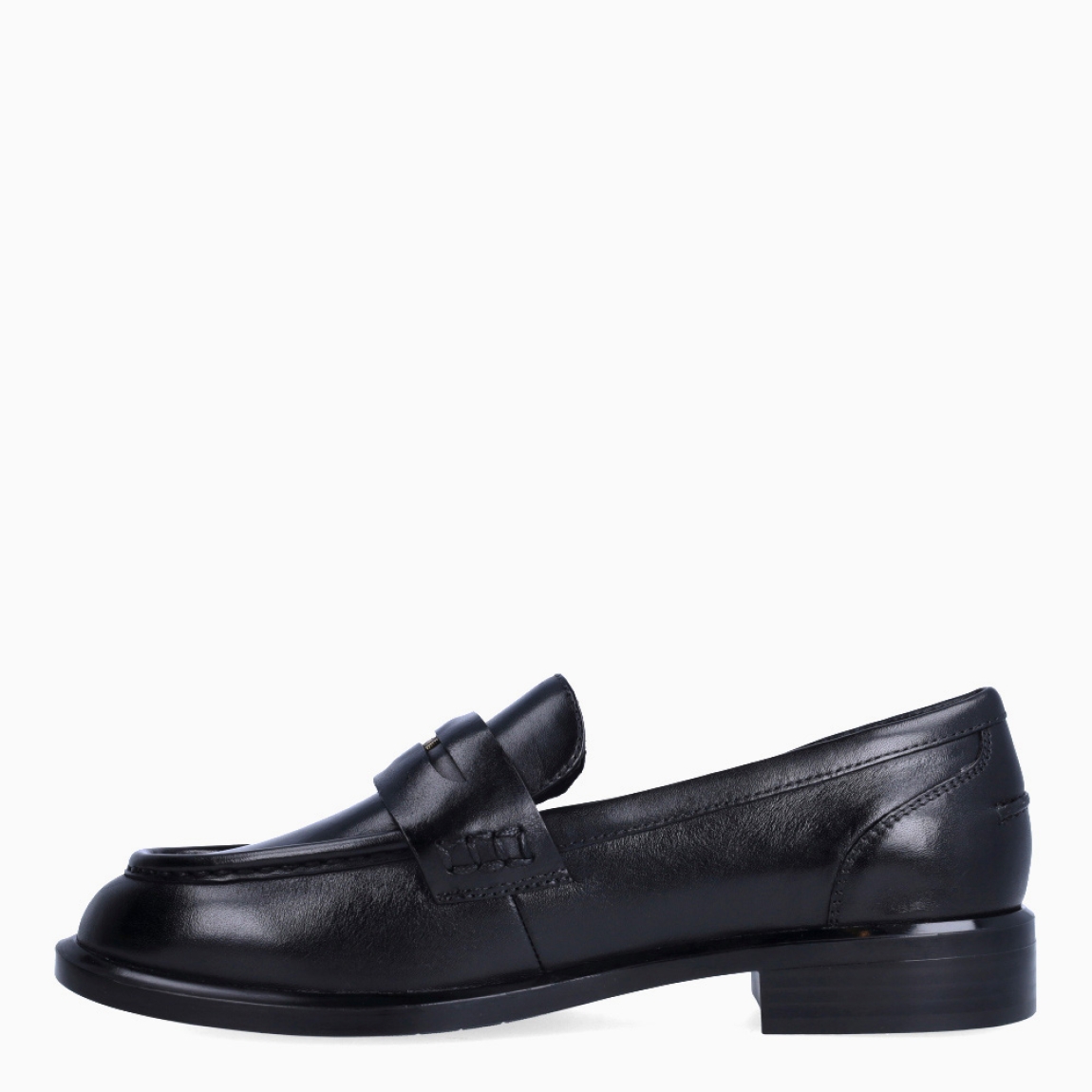 Mocasines de la marca Tamaris, modelo MYLA. Exterior en piel color negro con detalle de hebilla en pala. Interior en piel color negro con plantilla acolchada y extraíble para máxima comodidad. Suela de goma con una cuña de 2cm de altura. Estos mocasines Tamaris MYLA son unos clásicos, ideales en tu día a día!