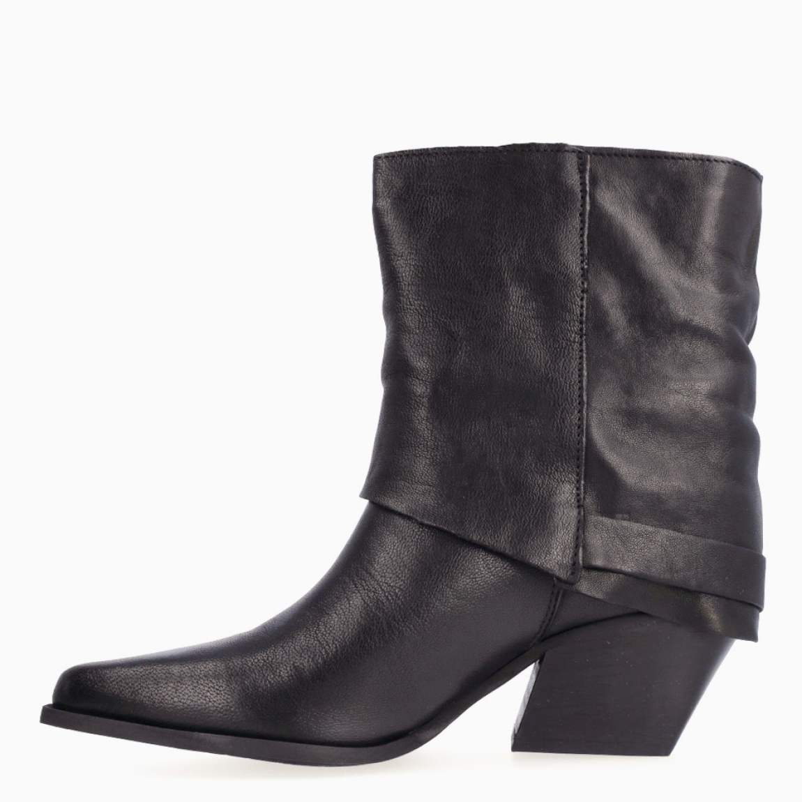 Botines de la marca Itse, modelo RONY. Exterior en piel color negro con punta lápiz. Botines con detalle de hebilla. Interior en piel color negro. Botines Itse con tacón de 6cm de altura. Estos botines Itse RONY son unos clásicos, ideales para toda ocasión!