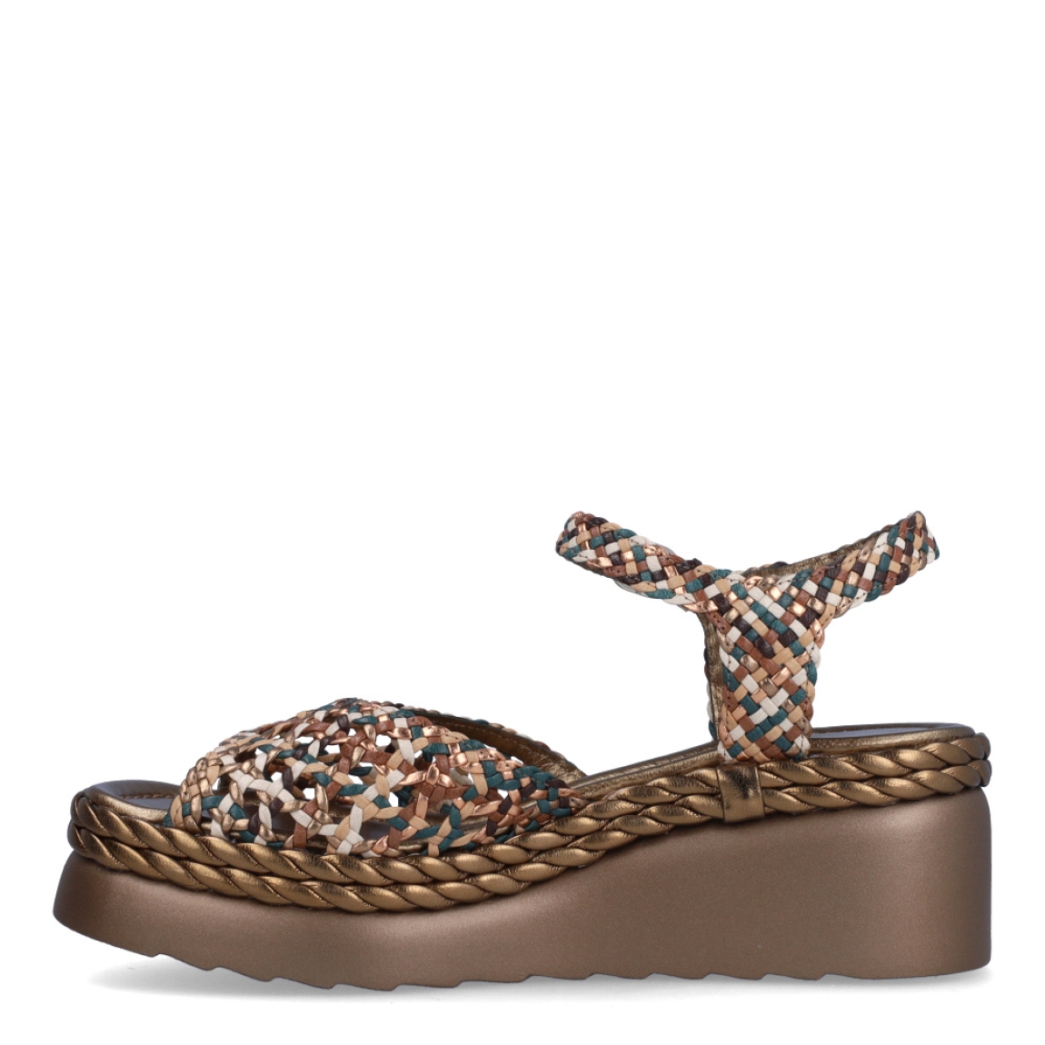 Sandalias de la marca Pons Quintana, modelo SELENE. Exterior en piel trenzada multicolor, prenominando el color oro. Cierre con hebilla en tobillo y cuña de 6cm de altura. Estas sandalias Pons Quintana SELENE son perfectas para esta temporada! tienen el estilo y comodidad que necesitas en tu día a día.