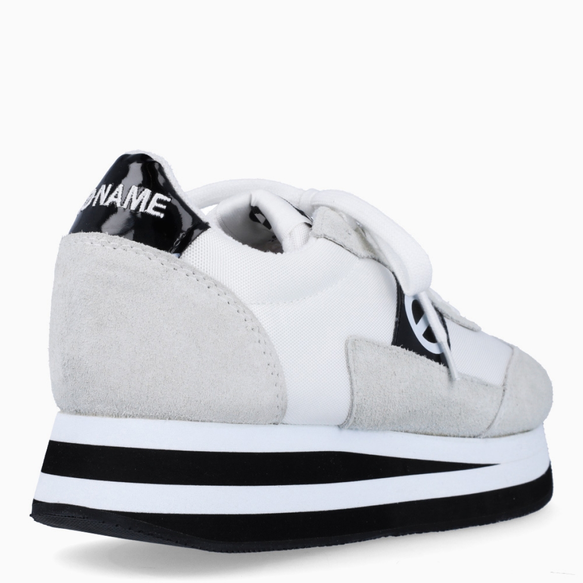 Deportivas de la marca No Name, modelo FLEX M JOGGER. Exterior en ante color blanco con detalle del logo en negro. Interior en en textil color blanco. Cierre de las deportivas No Name con cordones blancos y una suela de goma con cuña de 3cm de altura. Estas deportivas No Name FLEX M JOGGER son unas clásicas, ideales para esta temporada!