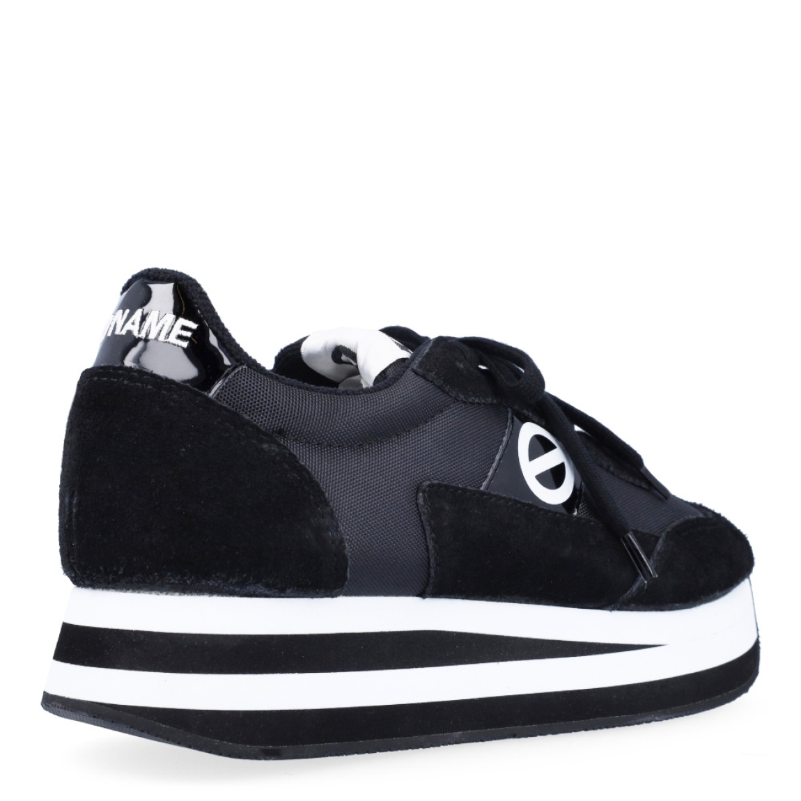 Deportivas de la marca No Name, modelo FLEX M JOGGER. Exterior en ante color negro con detalle del logo en blanco. Interior en en textil color negro. Cierre de las deportivas No Name con cordones negros y una suela de goma con cuña de 3cm de altura. Estas deportivas No Name FLEX M JOGGER son unas clásicas, ideales para esta temporada!