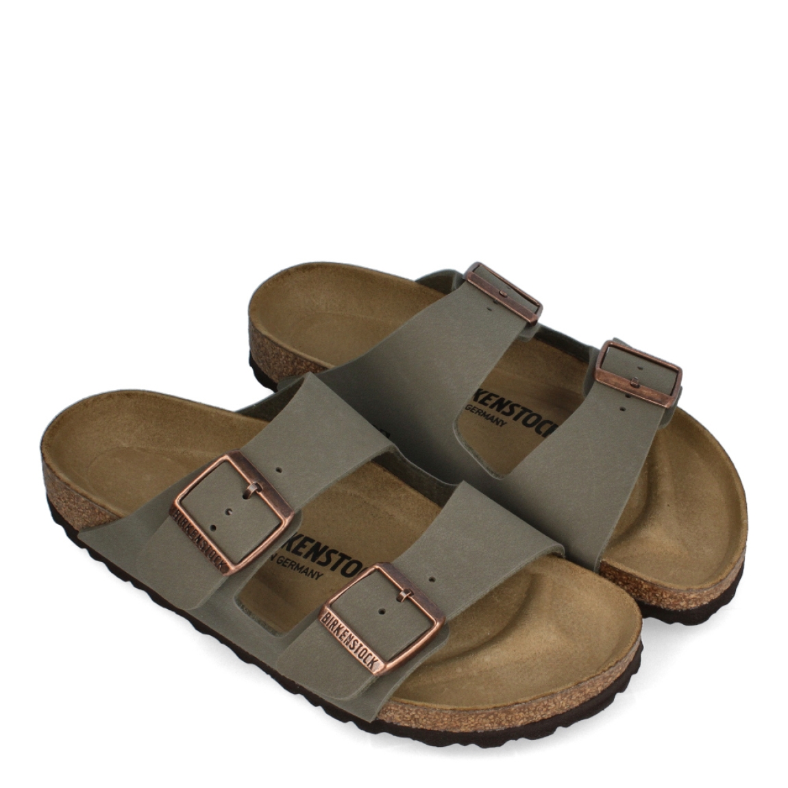 Sandalias de la marca Birkenstock, modelo ARIZONA BIRKO. Sandalias elaboradas en neopreno de alta calidad color gris con una base de corcho y látex de forma anatómica. Cierre de las sandalias con doble hebilla de espiga de metal con ajuste individual, en empeine y pala. Estas sandalias Birkenstock ARIZONA BIRKO son un complemento ideal para esta temporada, su diseño simple atemporal, lo hace el accesorio clásico para tus looks!