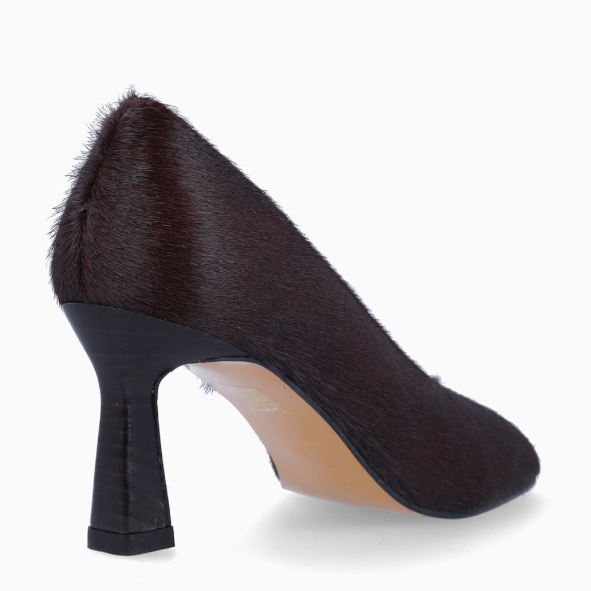 Salones de la marca Munné, modelo OSMA. Exterior en pelo color marrón con punta redonda. Interior en piel color nude. Salones Munné con tacón de 5cm de altura. Estos salones Munné OSMA son ideales para ti!