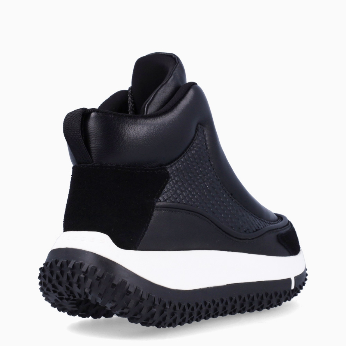 Botines de la marca 4CCCCEES, modelo KAPOK GONI. Exterior en piel color negro con efecto serpiente. Interior en piel color negro con plantilla acolchada y extraíble para máxima comodidad. Cierre de los botines 4CCCCEES con cordones negros y suela con cuña de 4cm de altura. Estos botines 4CCCCEES KAPOK GONI son unos clásicos combinables con distintos looks!