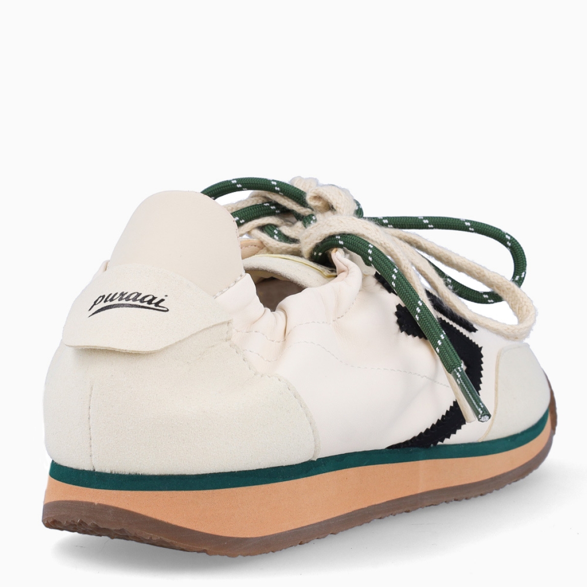 Deportivas de la marca Puraai, modelo PANTHER. Exterior elaboradas en ante color beig con detalle en negro. Interior en piel color negro con plantilla acolchada y extraíble para máxima comodidad. Cierre con cordones en dos tonos de color, uno beig y otro, verde a rayas. Suela de goma plana. Estas deportivas PURAAI PANTHER son un complemento ideal para marcar un estilo increíble en tus looks!