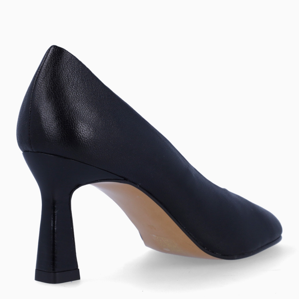 Salones de la marca Munné, modelo ROMA. Exterior en piel color negro con punta redonda. Interior en piel color nude. Suela con tacón de 6cm de altura. Estos salones Munné ROMA son unos clásicos, complemento ideal para estilizar tus looks!