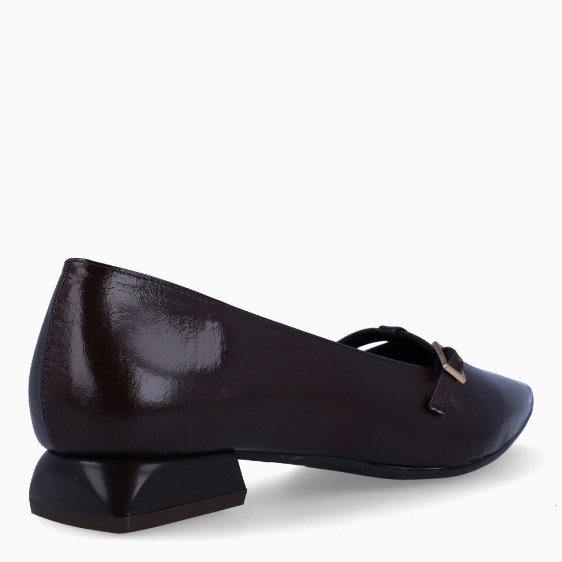 Merceditas de la marca Itse, modelo LOURDES. Exterior en piel color marrón oscuro con punta lápiz. Cierre con hebilla en pala. Suela de las merceditas con tacón de 2cm de altura. Estas merceditas Itse LOURDES son unas clásicas, complemento para estilizar tus looks!