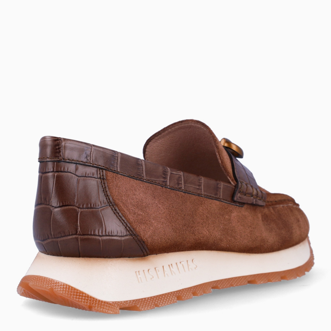 Mocasines de la marca Hispanitas, modelo KANSAS. Exterior en ante color marrón con detalle en piel en la pala. Interior en piel color nude con plantilla acolchada y extraíble para máxima comodidad. Mocasines con suela de goma con 3cm de cuña y talón coco. Estos mocasines Hispanitas KANSAS son ideales para esta temporada!