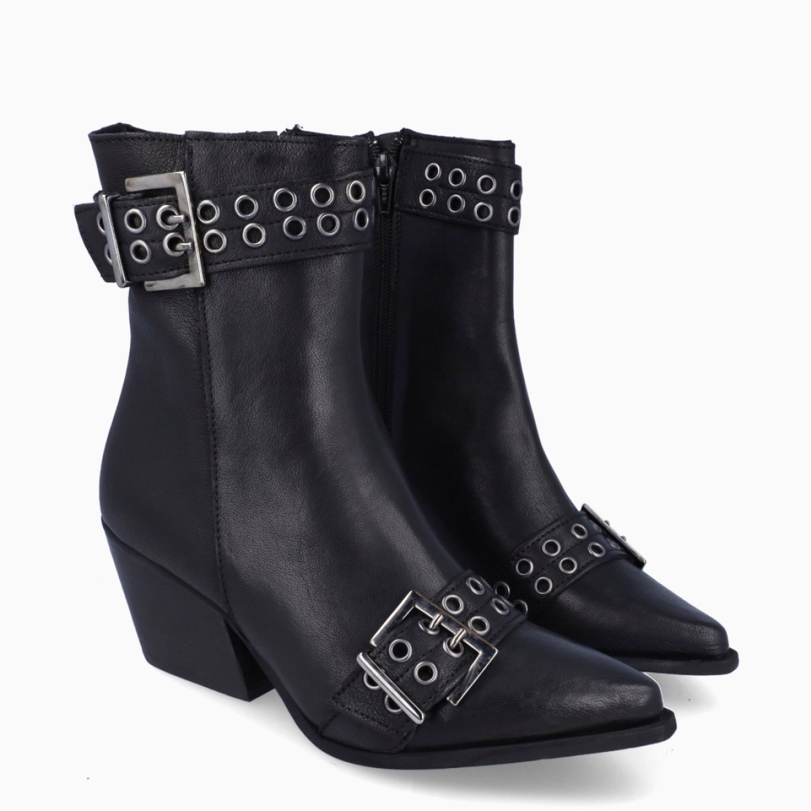 Botines de la marca Itse, modelo LANCHA. Exterior elaborado en piel color negro con puntera de lápiz. Detalle de doble hebilla en pala y tobillo superior. Cierre con hebilla. Suela de botines Itse con tacón de 6cm. Estos botines Itse LANCHA son un complemento ideal para darle personalidad a tus looks de temporada!