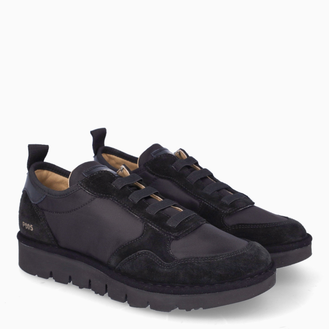 Deportivas de la marca Panchic, modelo P16. Exterior de las deportivas en naylon color negro. Interior de las deportivas en textil de color beig. Cierre de las deportivas Panchic con cordones elácticos color negro. Plantilla acolchada y extraíble para máxima comodidad. Puntera de las deportivas de ante. Cuña de las deportivas Panchic de 3cm de altura. Estas deportivas Panchic P16, son un complementio indispensable y clásico en tu armario.