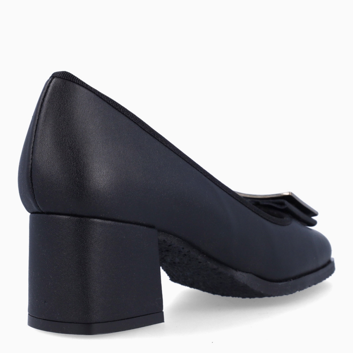 Salones de la marca Munne, modelo LOREN. Exterior en piel color negro con adorno metal en la pala. Interior en piel color nude. Suela con tacon de 4cm de altura. Estos salones Munne LOREN son unos clasicos, ideales para elevar tus looks!