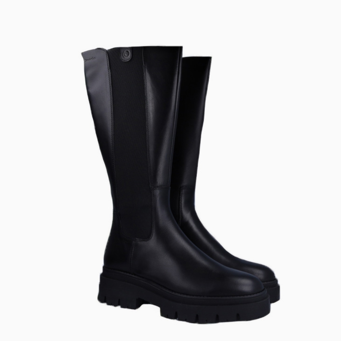 Botas de la marca Tamaris, modelo MAGGO. Exterior en piel color negro con punta redonda. Cierre de botas Tamaris con cremallera y suela dentada con cuña de 4cm de altura. Estas botas Tamaris MAGGO son unas clásicas, ideales para tu fondo de armario.