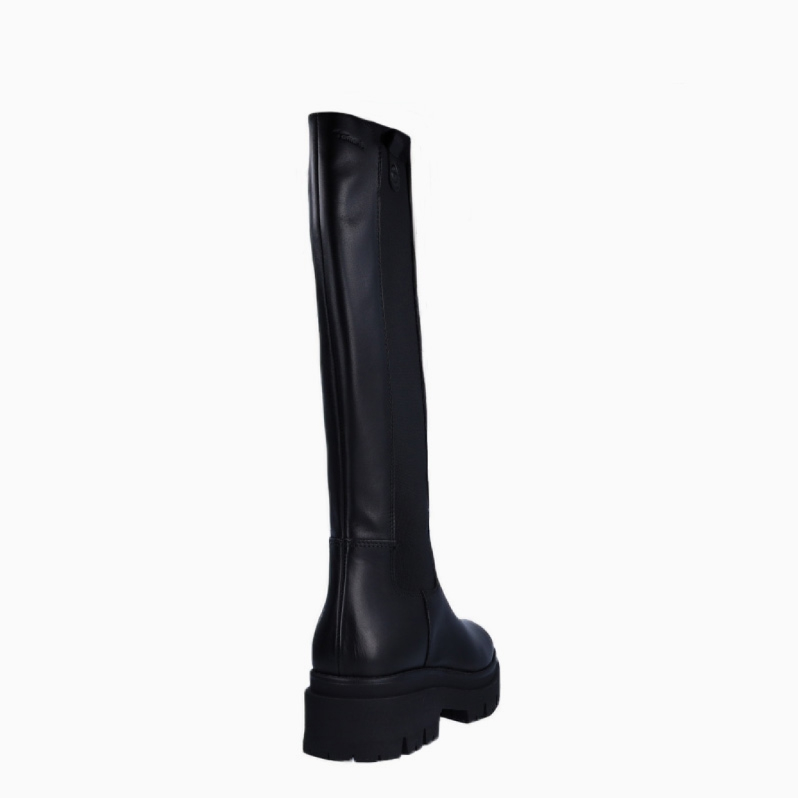 Botas de la marca Tamaris, modelo MAGGO. Exterior en piel color negro con punta redonda. Cierre de botas Tamaris con cremallera y suela dentada con cuña de 4cm de altura. Estas botas Tamaris MAGGO son unas clásicas, ideales para tu fondo de armario.