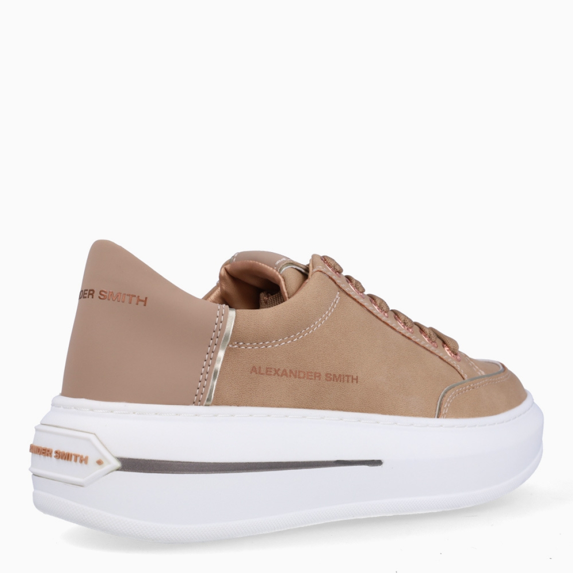 Deportivas de la marca Alexander Smith, modelo LANCASTER. Exterior en piel color taupe. Interior e piel color taupe con plantilla acolchada y extraíble para máxima comodidad. Cierre de las deportivas con cordones y plataforma de 4cm de altura. Estas deportivas Alexander Smith LANCASTER son unas clásicas, ideales para crear diferentes looks esta temporada!
