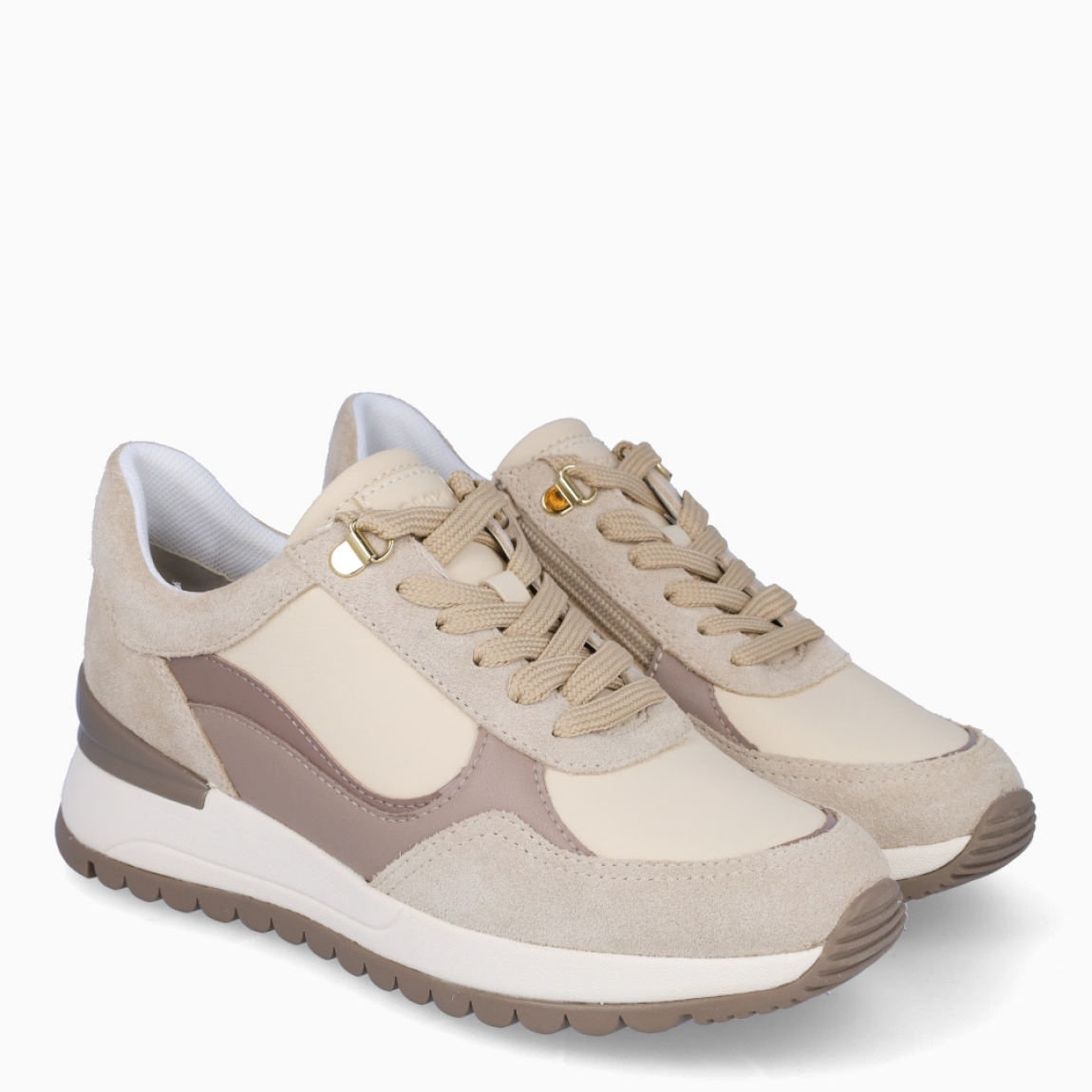 Deportivas de la marca Geox, modelo MILA. Exterior en ante color beig. Interior en textil color beig con plantilla acolchada y extraíble para máxima comodidad. Suela de goma con cuña de 3cm de alto. Estas deportivas Geox MILA son ideales para ti!