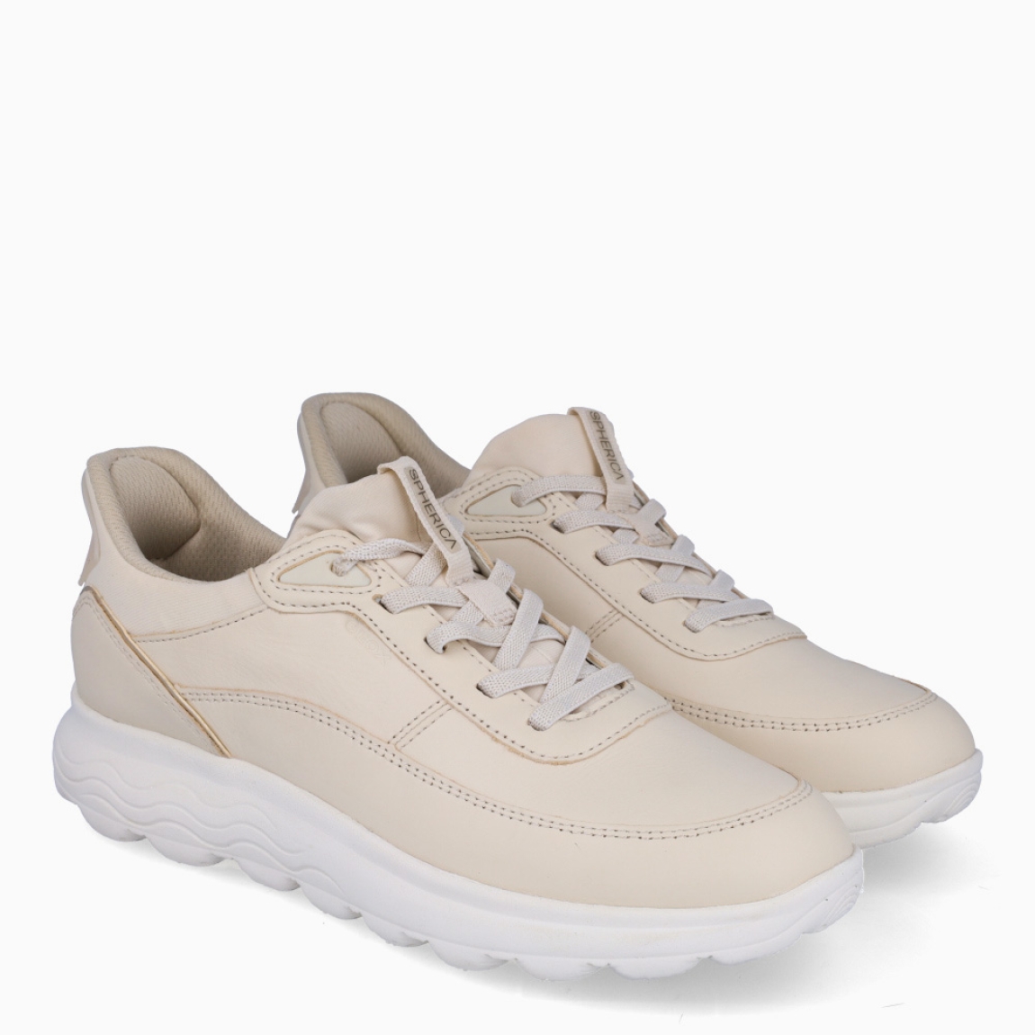 Deportivas de la marca Geox, modelo DAWAL. Exterior en piel color beig. Interior en textil color beig con plantilla acolchada y extraíble para máxima comodidad. Suela dentada de goma con cuña de 3cm de alto. Estas deportivas Geox DAWAL son ideales para ti!