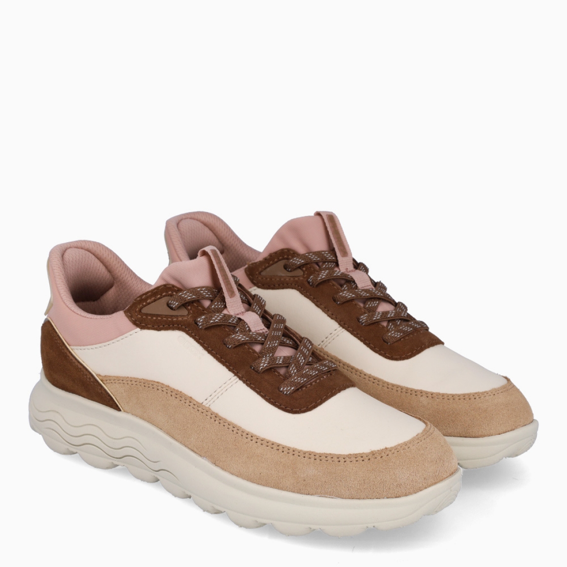 Deportivas de la marca Geox, modelo ELAR. Exterior en ante multicolor. Interior en textil color rosa con plantilla acolchada y extraíble para máxima comodidad. Suela dentada de goma con cuña de 3cm de alto. Estas deportivas Geox ELAR son ideales para ti!