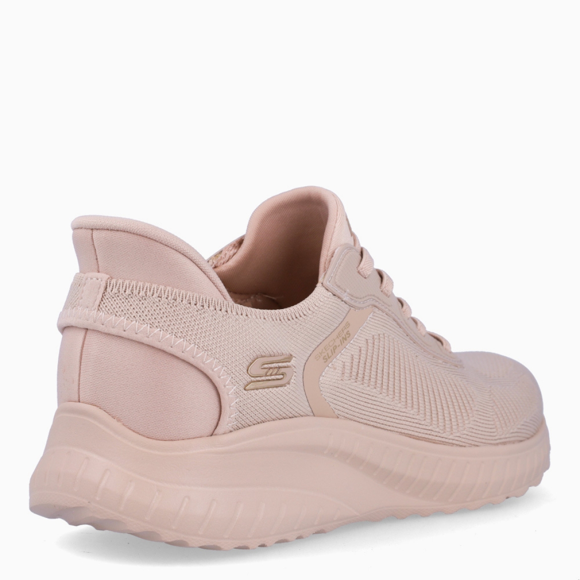 Deportivas de la marca Skechers, modelo 117. Exterior en naylon color nude con detalle del logo en parte lateral. Interior en textil color nude con plantilla acolchada y extraíble para máxima comodidad. Cordones de color blanco y una cuña de 3cm de altura. Estas deportivas Skechers 117 son unas clásicas, ideales para tu día a día.
