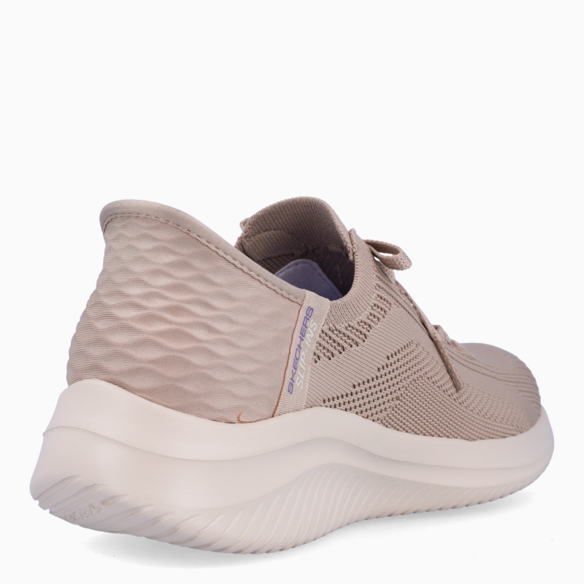 Deportivas de la marca Skechers, modelo Ultra Flex 3.0. Exterior en naylon color taupe con detalle del logo en parte lateral. Interior en textil color beig con plantilla acolchada y extraíble para máxima comodidad. Cordones de color beig y una cuña de 3cm de altura. Estas deportivas Skechers Ultra Flex 3.0 son unas clásicas, ideales para tu día a día.