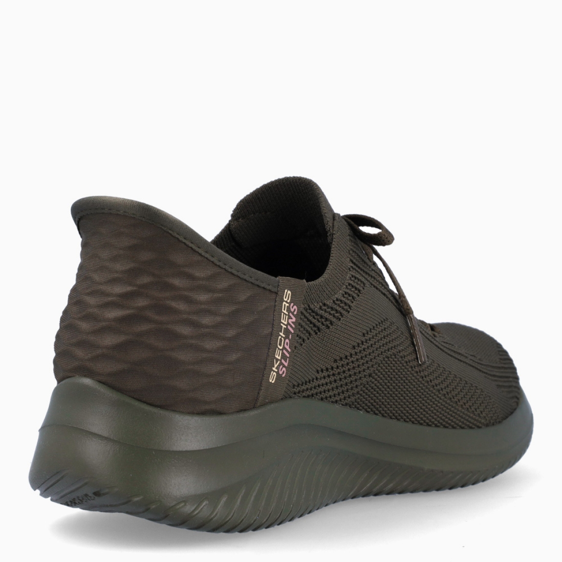 Deportivas de la marca Skechers, modelo 117. Exterior en textil color verde oscuro con detalle del logo en parte lateral. Interior en textil color verde con plantilla acolchada y extraíble para máxima comodidad. Cordones de color verde y una cuña de 3cm de altura. Estas deportivas Skechers 117 son unas clásicas, ideales para tu día a día.