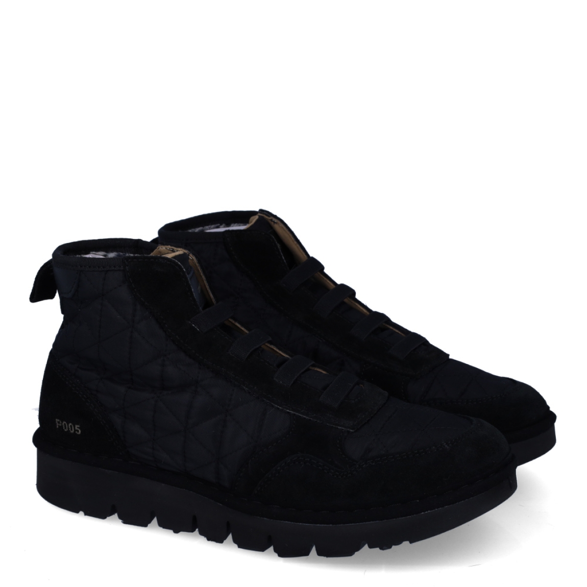 Botín de la marca Panchic, modelo ANKLE BOOT P05. Exterior del botín de nylon acolchado y ante de color negro. Interior del botín de piel de color negro y forro de pelo sintético. Cierre del botín con cordones elásticos que se adaptan al pie. Botín acolchado con 3cm de cuña, incluyendo 2 cm de plataforma. El botín Panchic ANKLE BOOT P05 tiene la comodidad que necesitas en tu día a día. Un must-have para esta temporada de otoño-invierno!