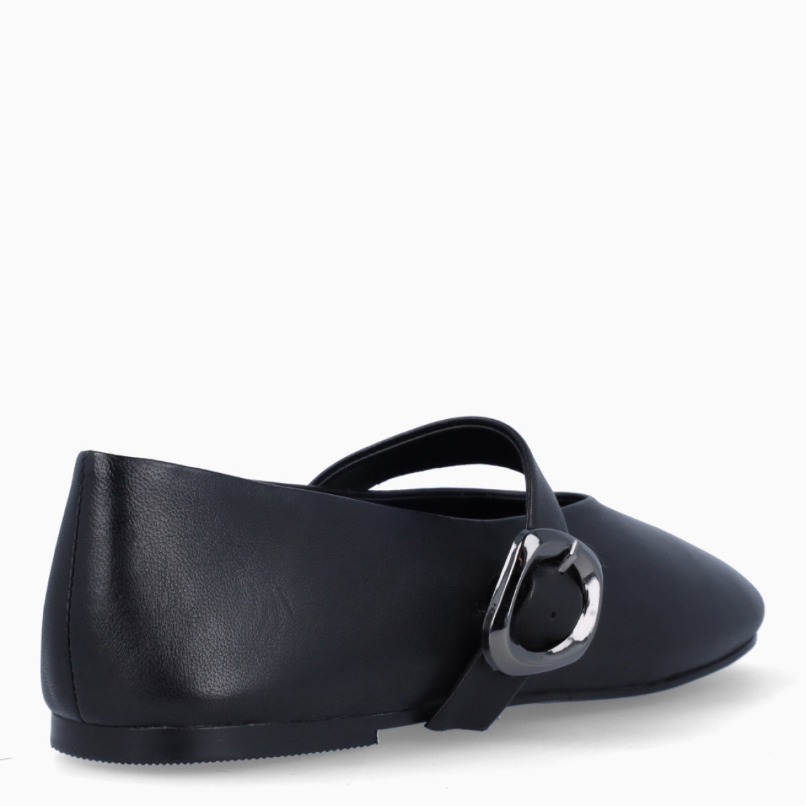 Merceditas de la marca Itse, modelo ATENAS. Exterior en piel color negro con puntera redonda. Interior en piel color negro. Cierre con hebilla en pala. Suela plana de goma. Estas merceditas Itse ATENAS son ideales para darle look, comodidad y estilo a tus looks de temporada!