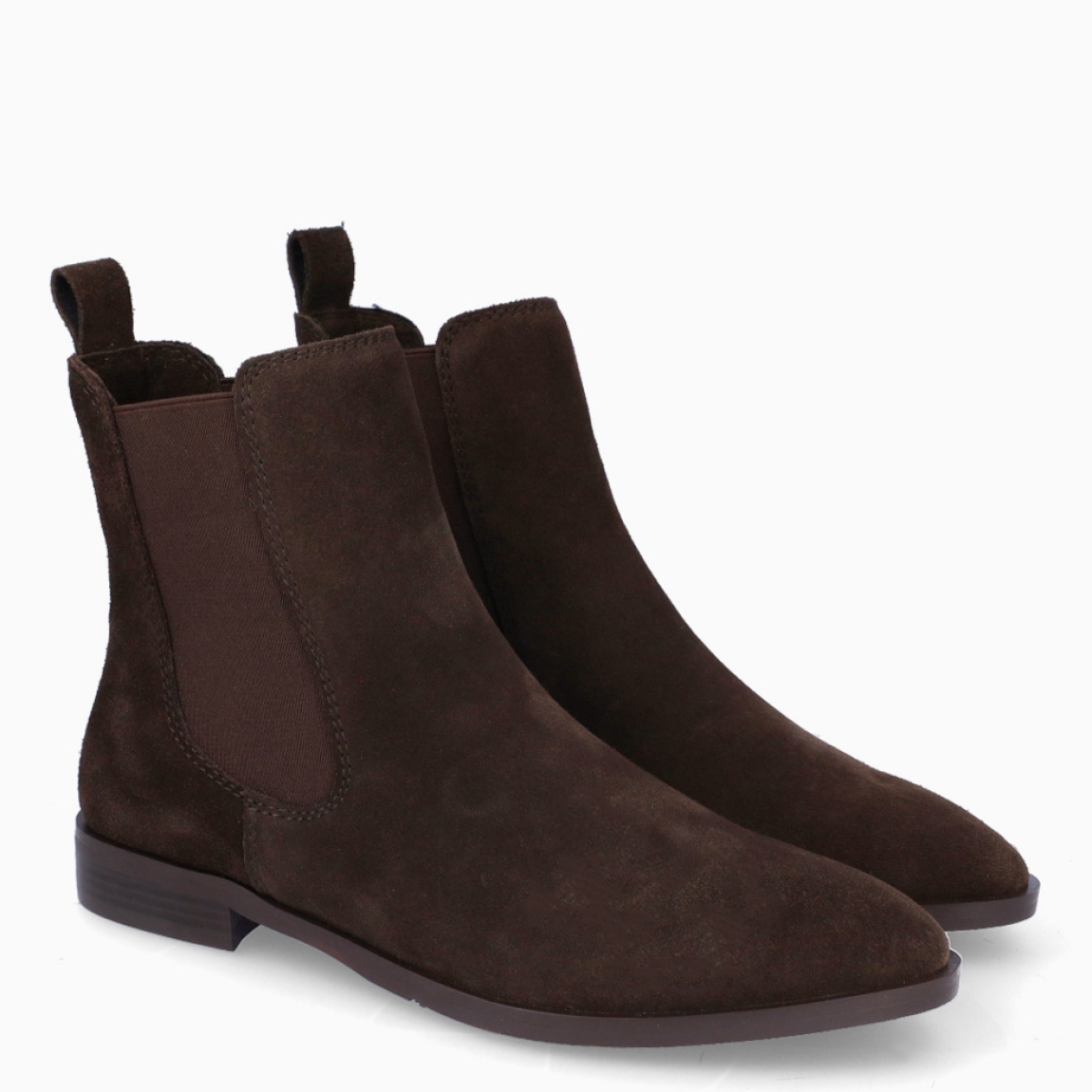 Botines de la marca Itse, modelo NORMA. Exterior en ante color marrón con elásticos a los lados. Interior en piel color marrón. Botines Itse con punta lápiz. Suela plana de goma. Estos botines Itse NORMA son ideales para ti!