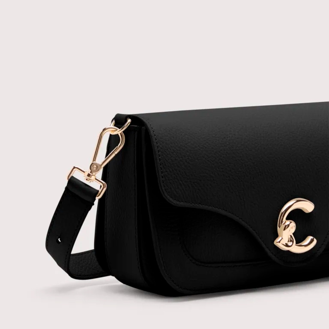 Bolso bandolera de la marca Coccinelle, modelo C-ME. Exterior en piel color negro con detalle de logo en parte frontal. Interior con compartimentos. Cierre con botón inmantado y doble asa, de mano y hombro. Medidas: alto 15cm y ancho 26cm. Este bolso Coccinelle C-ME es un complemento sofisticado, ideal para combinar con tus looks de temporada!
