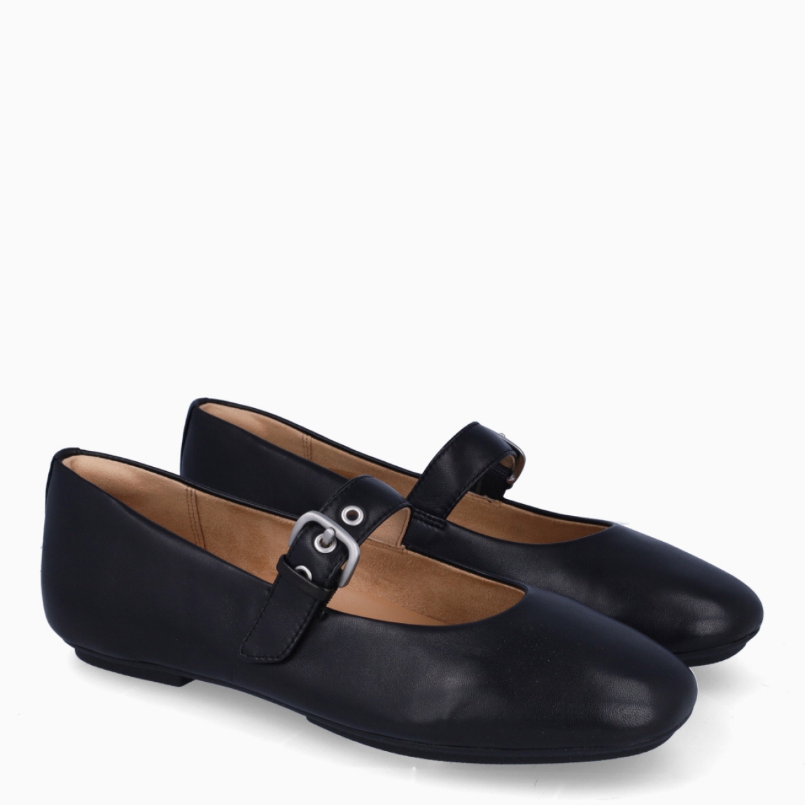 Merceditas cásicas de la marca Fitflop, modelo MARY JANES. Exterior en piel color negro con punta redonda. Interior en piel color beig. Suela plana de goma. Cierre con hebilla plateada en pala. Estas bailarina MARY JANES Fitlflop son un complemento clásico e ideal para crear looks con elegancia y comodidad.