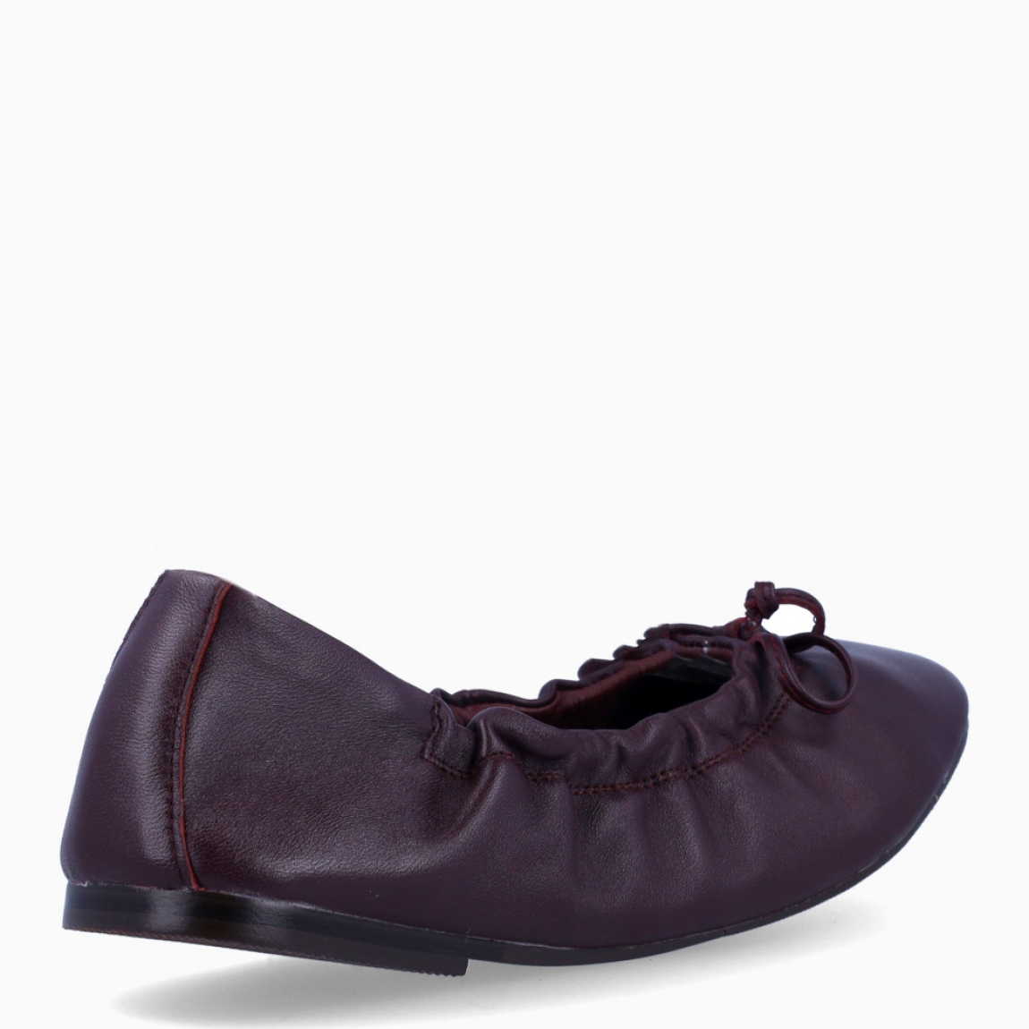 Bailarinas de la marca Itse, modelo CRETA. Exterior en piel color granate con detalle de lazo en pala. Interior en piel color marrón. Cierre con hebilla en pala. Suela plana de goma. Estas merceditas Itse CRETA son ideales para darle look, comodidad y estilo a tus looks de temporada!