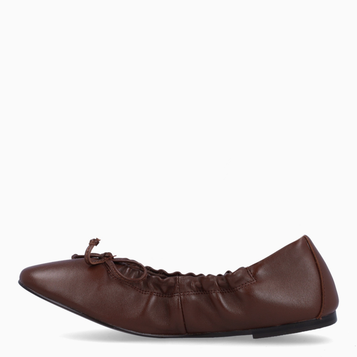 Bailarinas de la marca Itse, modelo CRETA. Exterior en piel color marrón con detalle de lazo en pala. Interior en piel color marrón. Cierre con hebilla en pala. Suela plana de goma. Estas merceditas Itse CRETA son ideales para darle look, comodidad y estilo a tus looks de temporada!