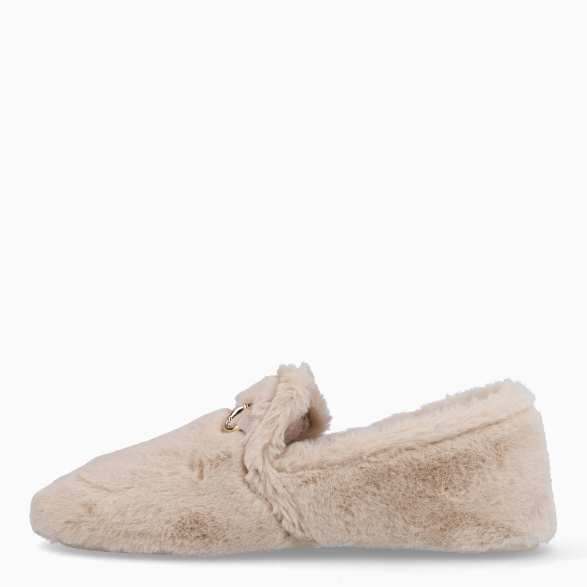 Zapatillas de casa la marca Macarena modelo ANAIS29. Exterior de pelo de color beig con detalle de hebilla en la pala. Suela de goma.