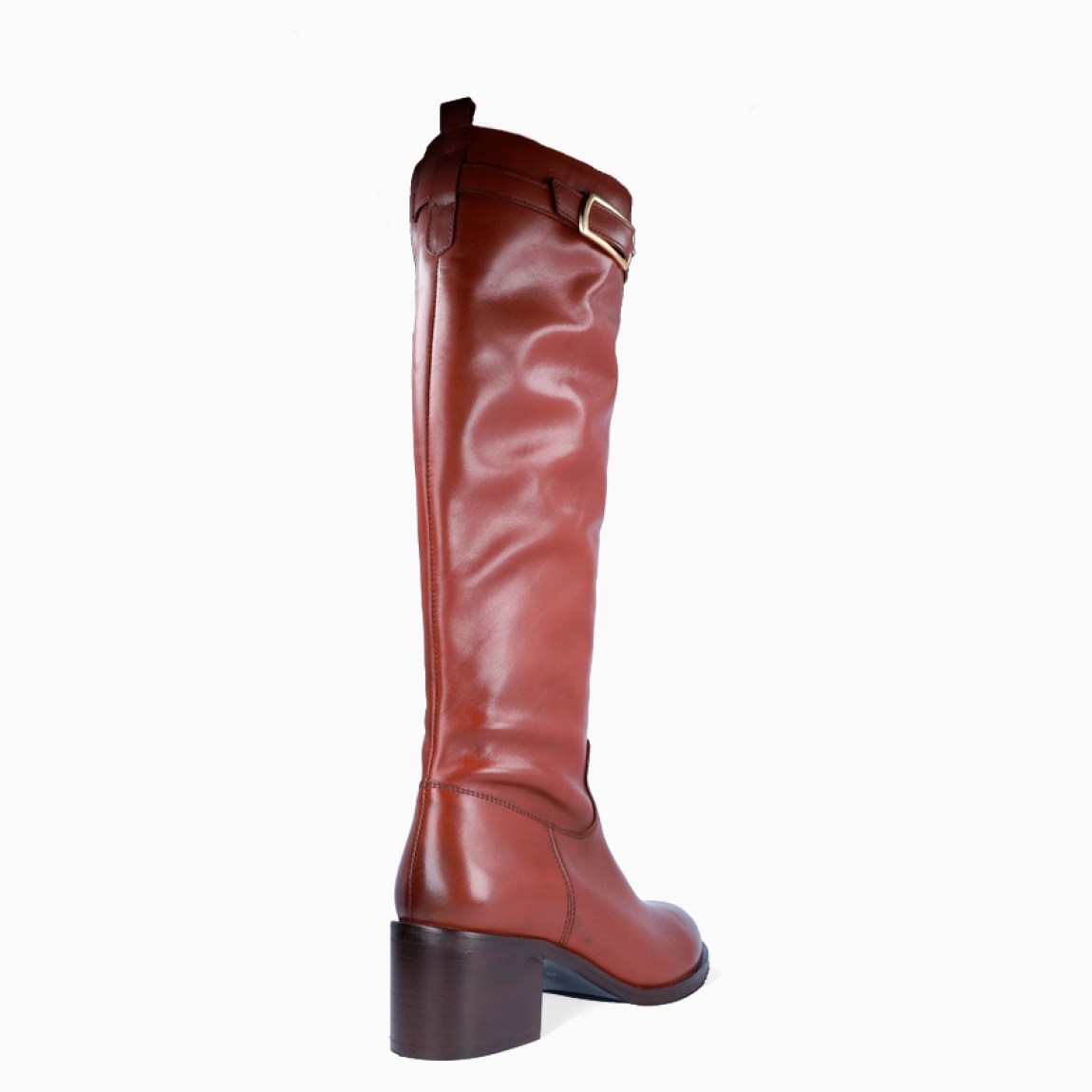 Botas de la marca Itse, modelo TANYA. Exterior en piel color marrón con hebilla de metal. Interior en piel color marrón. Cierre con cremallera. Esta bota larga Itse tiene un tacón de 6cm. Modelo TANYA ideal para estilizar tus looks de temporada!