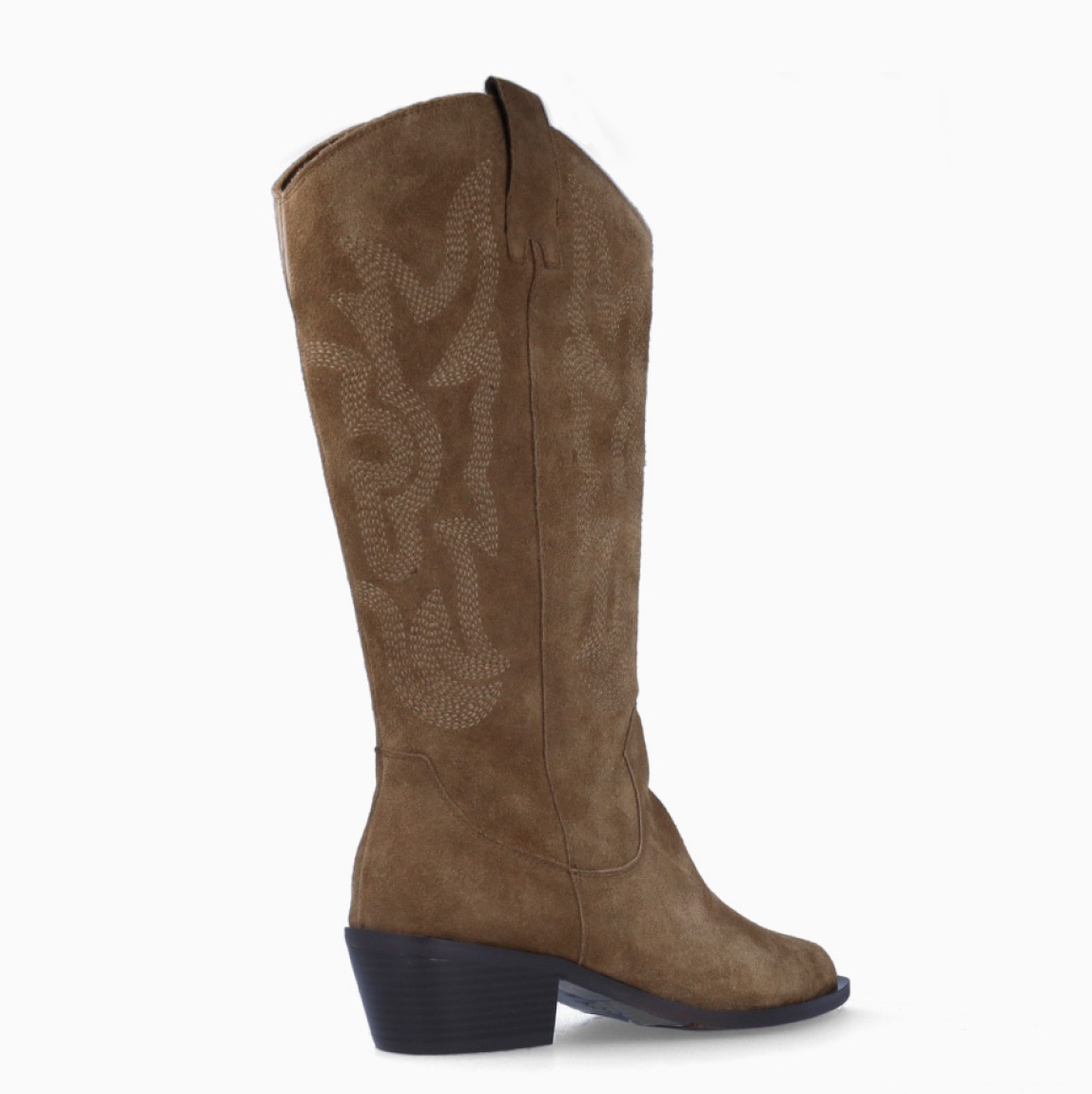 Botas campera de la marca Itse, modelo COSTA. Exterior elaboradas en ante color taupe. Interior en piel color tuape. Botas Itse con tacón de 4cm. Estas botas Itse COSTA son una tendencia esta temporada, marcarán un estilo único en tus looks!