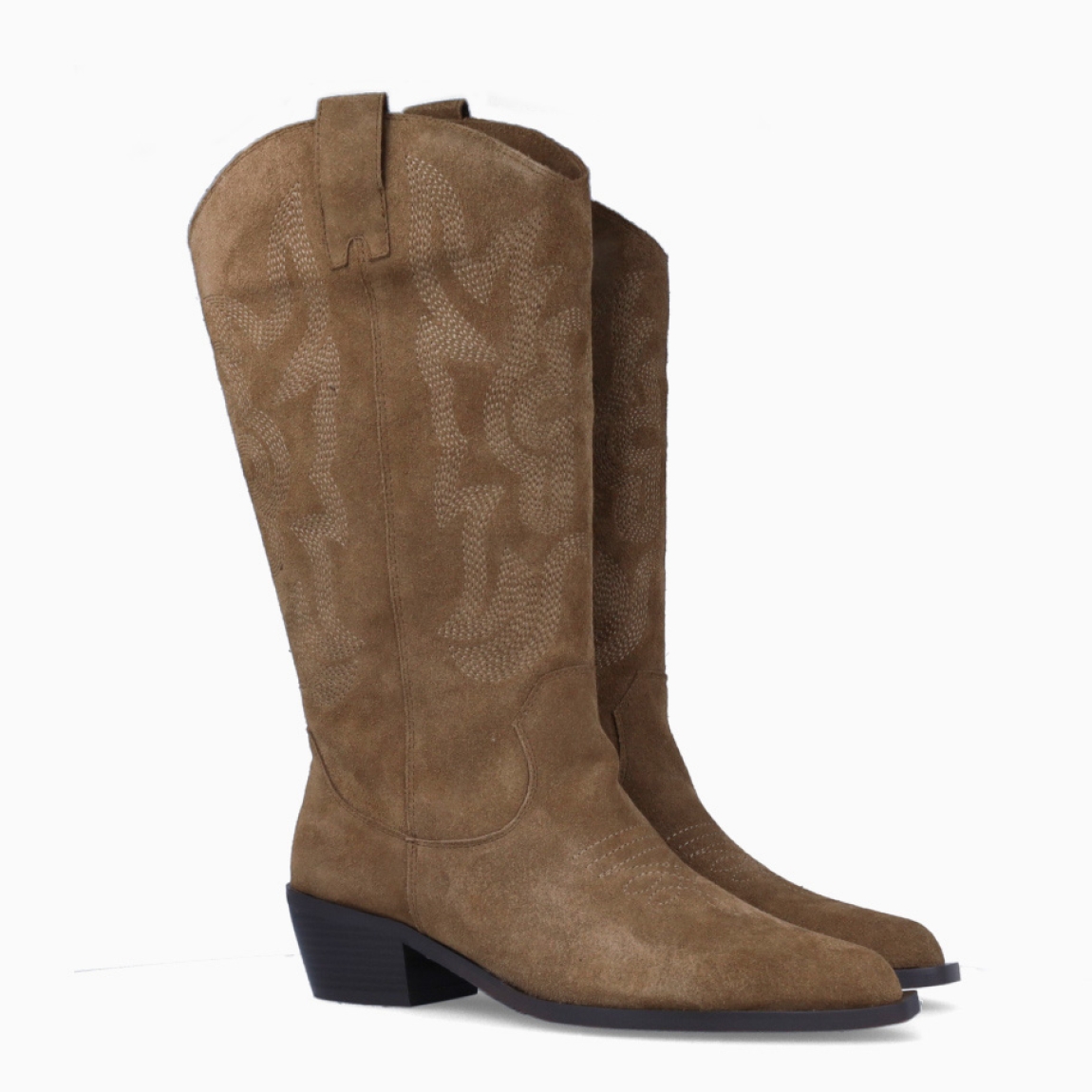Botas campera de la marca Itse, modelo COSTA. Exterior elaboradas en ante color taupe. Interior en piel color tuape. Botas Itse con tacón de 4cm. Estas botas Itse COSTA son una tendencia esta temporada, marcarán un estilo único en tus looks!