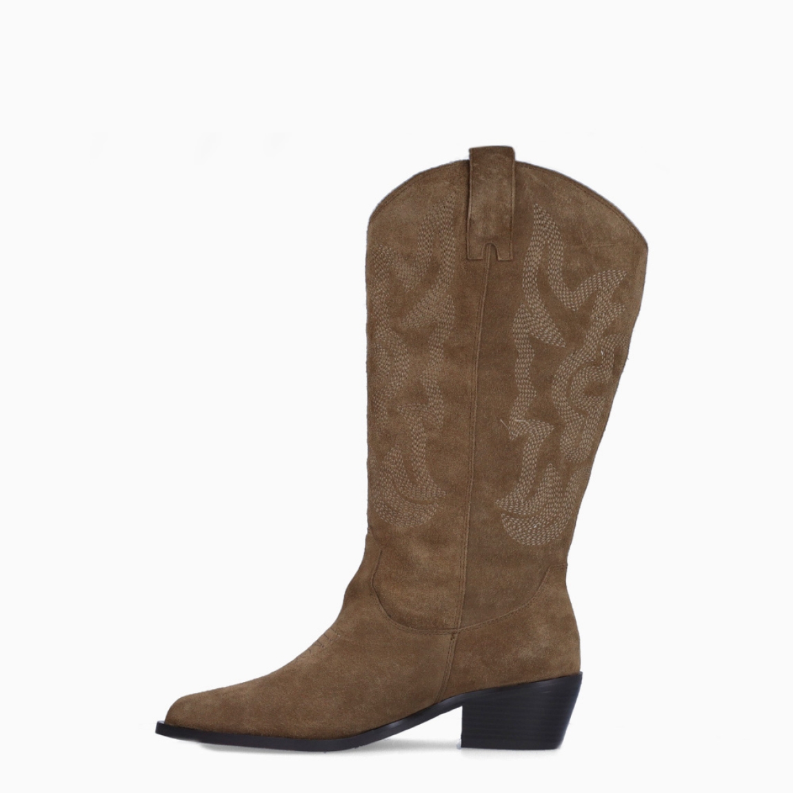 Botas campera de la marca Itse, modelo COSTA. Exterior elaboradas en ante color taupe. Interior en piel color tuape. Botas Itse con tacón de 4cm. Estas botas Itse COSTA son una tendencia esta temporada, marcarán un estilo único en tus looks!