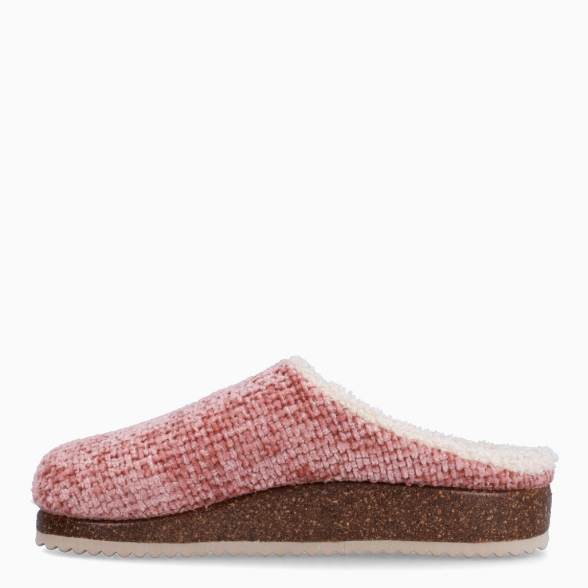 Zapatillas de la marca Nordikas, modelo ISLANDIA. Fabricadas en tejido color nude, con lana en su interior. Zapatillas con una suela de goma. Suela de goma con 2cm de plataforma. Estas zapatillas Nordikas ISLANDIA, te darán la comodidad y ligereza que necesitas en tu día a día!