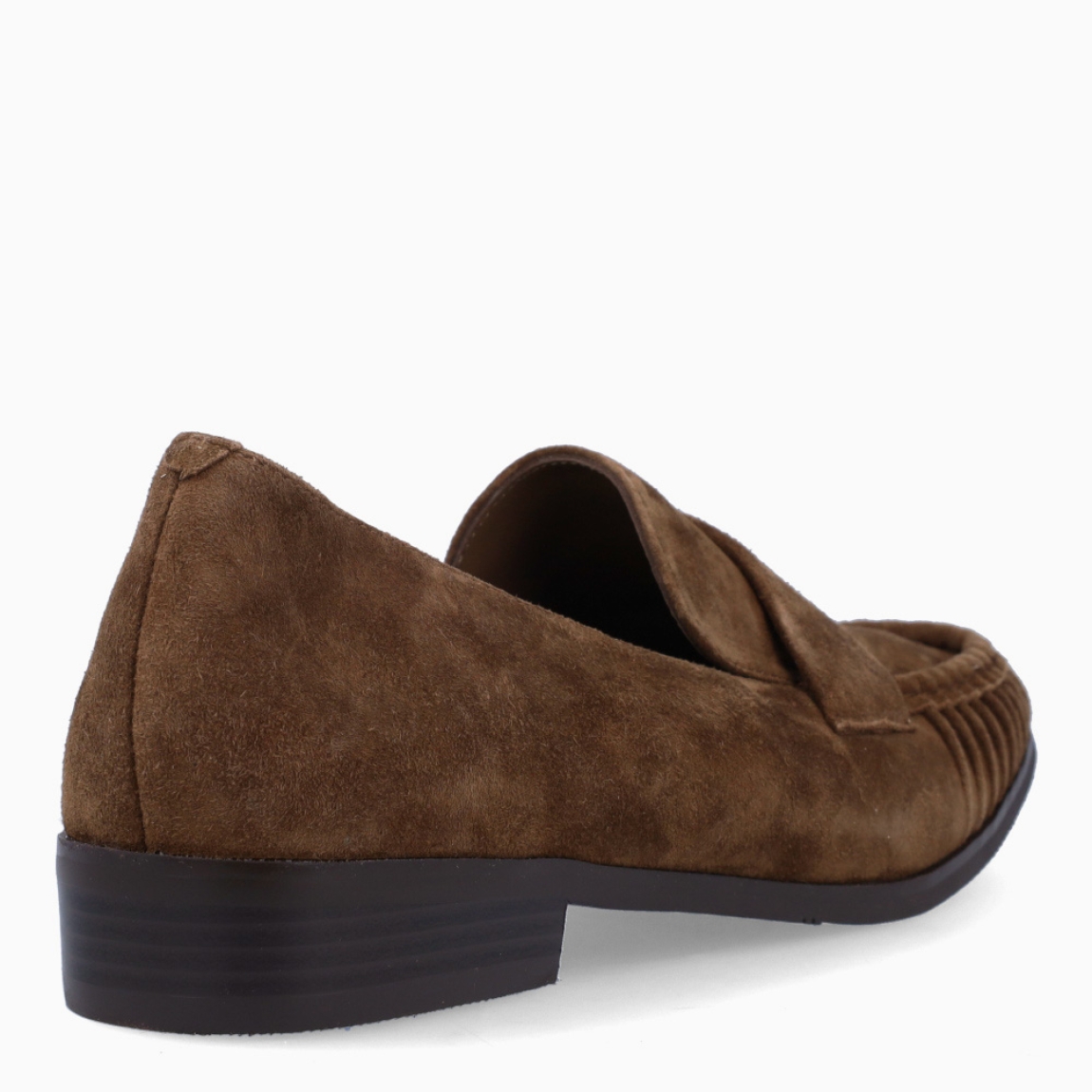 Mocasines de la marca Itse, modelo MOON. Exterior elaborado en ante color taupe. Interior en piel color marrón con plantilla extraible para máxima comodidad. Mocasines Itse con suela de goma plana. Este modelo MOON es una tendencia, complemento ideal para estilizar tus looks!