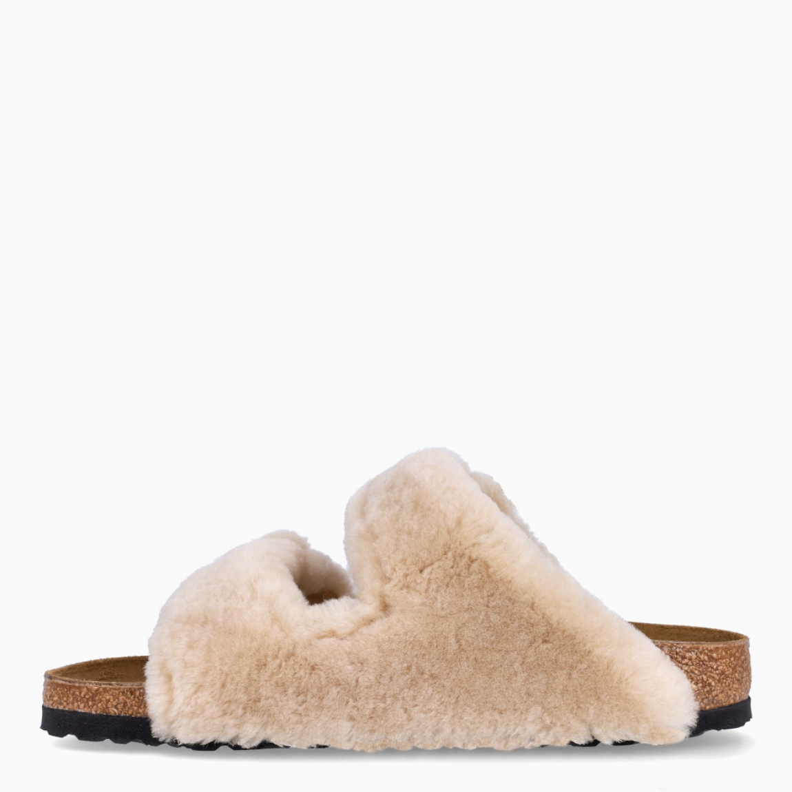 Zapatillas de la marca Birkenstock, modelo ARIZONA SHEAR. Zapatillas elaboradas en lana de color camel con una base de corcho y látex de forma anatómica. Cierre de las zapatillas con doble hebilla de espiga de metal con ajuste individual. Estas zapatillas Birkenstock ARIZONA SHEAR es un complemento ideal, con una ligereza que te dará la comodidad que necesitas en tu día a día.