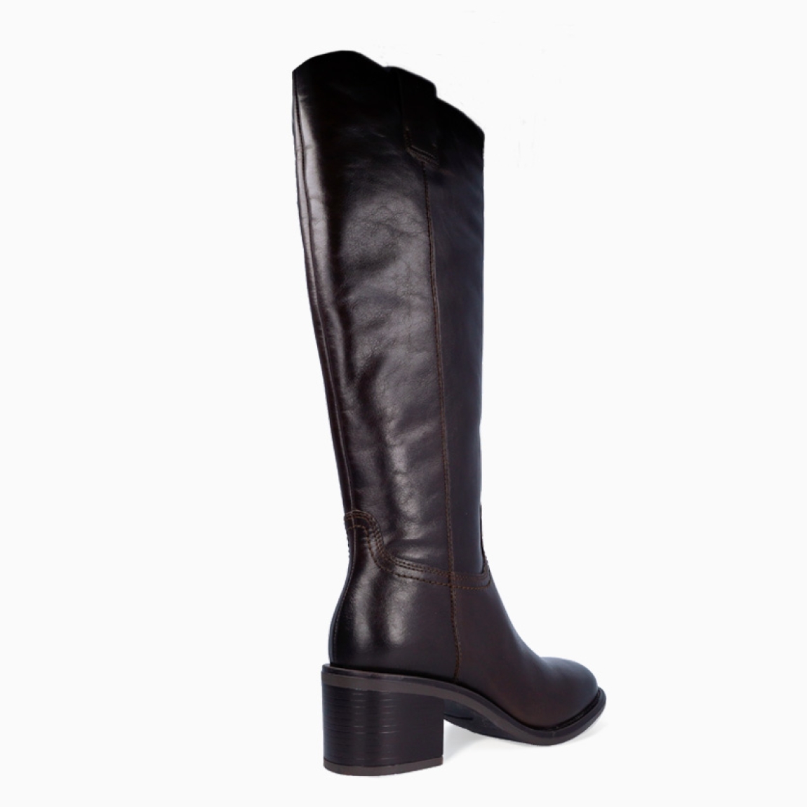 Botas de la marca Itse, modelo LIZA. Exterior elaboradas en piel color marrón. Interior en piel color marrón. Botas Itse con caña alta, con un tacón de 5cm. Estas botas Itse LIZA son una tendencia esta temporada, marcarán un estilo único en tus looks!