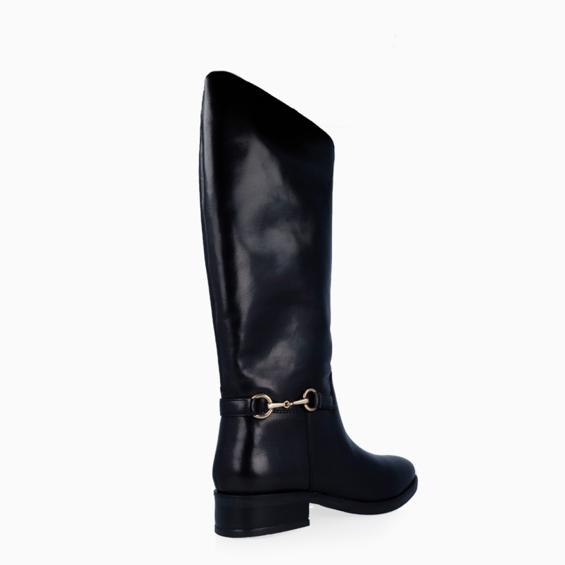 Botas de la marca Itse, modelo MARISSA. Exterior elaboradas en piel color negro. Interior en piel color negro. Cierre con cremallera y detalle de hebilla en tobillo. Botas Itse con suela de goma. Estas botas Itse MARISSA son una tendencia esta temporada, marcarán un estilo único en tus looks!