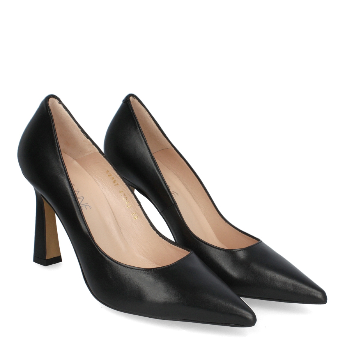 Salones de la marca Munné, modelo JASMIN. Exterior en piel color negro con punta lápiz. Interior en piel color nude. Salones con tacón de 7cm de altura. Estos salones Munné JASMIN son ideales para estilizar tus looks!