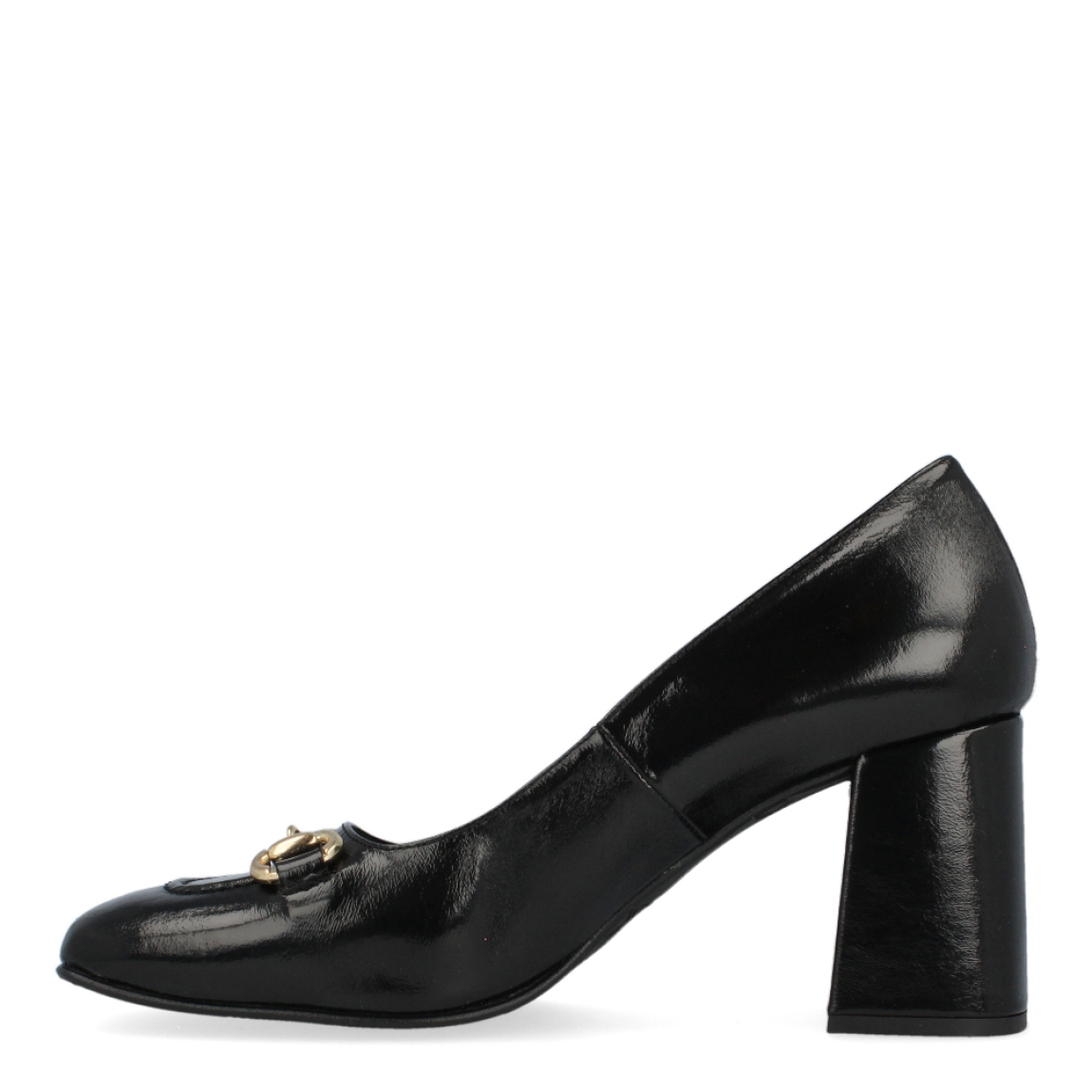 Mocasín de la marca Itse, modelo Evelia. Exterior del mocasín de charol de color negro. Interior del mocasín de piel de color negro. Mocasín con adorno dorado en la pala. Mocasín con tacón alto y ancho de 7 cm de altura. Mocasín con plantilla acolchada para garantizar el máximo confort. Mocasín con punta cuadrada. El mocasín de charol de la marca Itse, modelo Evelia, es un mocasín elegante y estiloso. Este mocasín es ideal para marcar estilo y tendencia esta temporada de otoño e invierno.