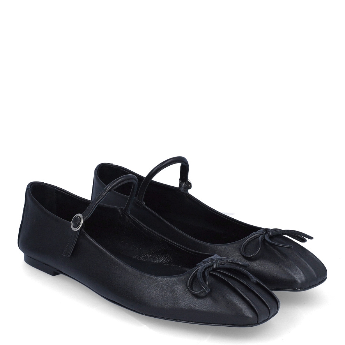 Merceditas de la marca Munné, modelo HELLEN. Exterior en ante color negro con detalle de lazo en la pala. Interior en piel color negro. Cierre con hebilla y suela plana. Estas merceditas Munné HELLEN son unas clásicas, complemento perfecto de comodidad y elegancia para tu día a día.