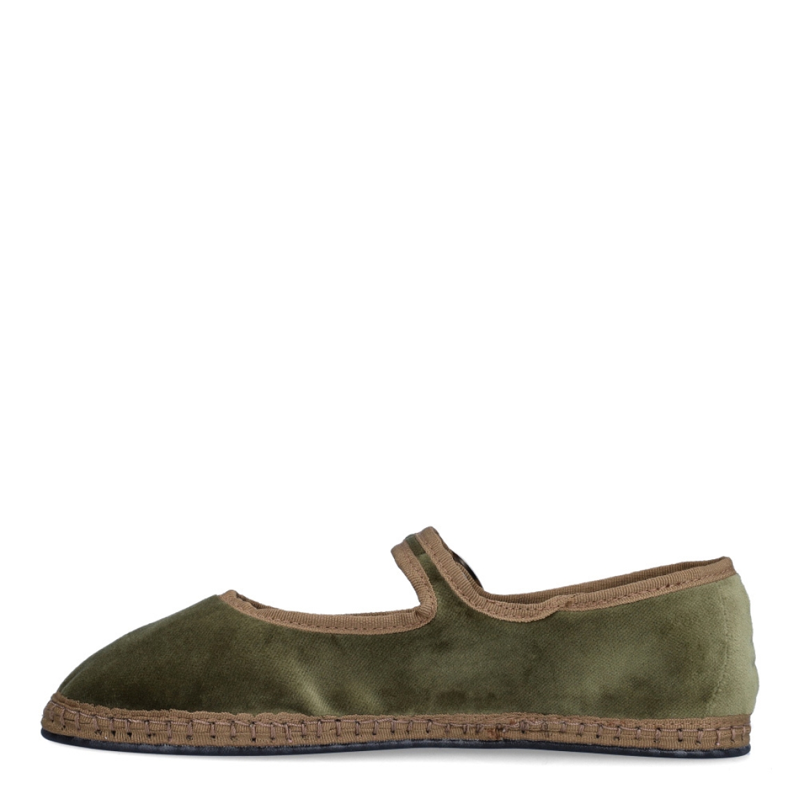 Merceditas de la marca Itse, modelo Antonia. Exterior en terciopelo color verde. Interior en textil negro. Cierre de las merceditas Itse con botón y hebillla regulable. Tiene la suela plana de goma. Estas merceditas Itse Antonia son un complemento perfecto de comodidad!